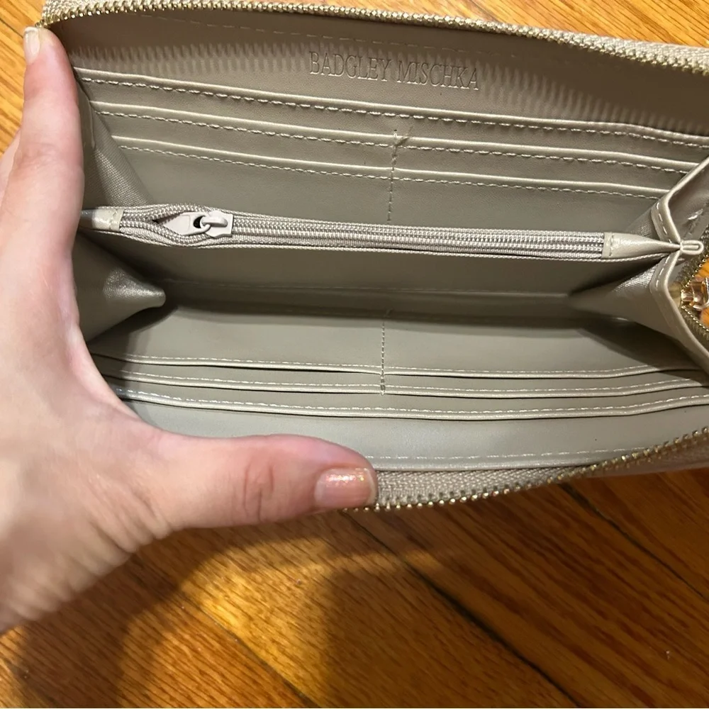 Badgley Mischka‎ Purse / Wallet with Gold Studs Taupe